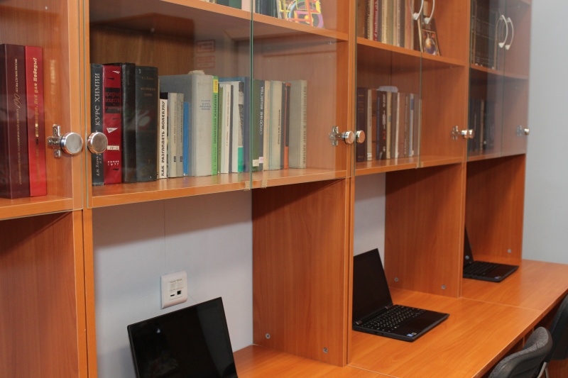 Комплект мебели для оснащения библиотеки и медиатеки